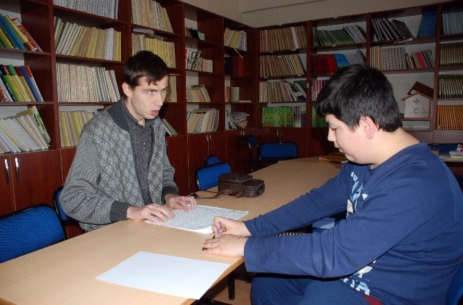 Görme Engelli Gencin Öğretmenlik Hayali Gerçek Oldu