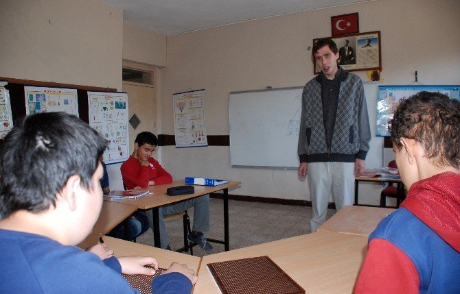 Görme Engelli Gencin Öğretmenlik Hayali Gerçek Oldu