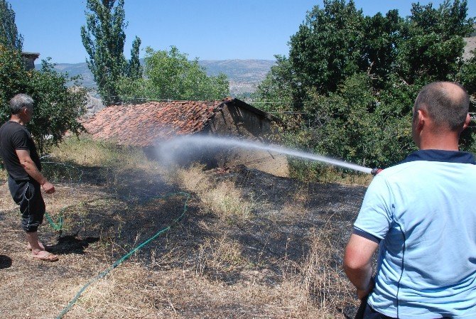 Tokat’ta Ot Yangını Mahalle Sakinlerini Korkuttu