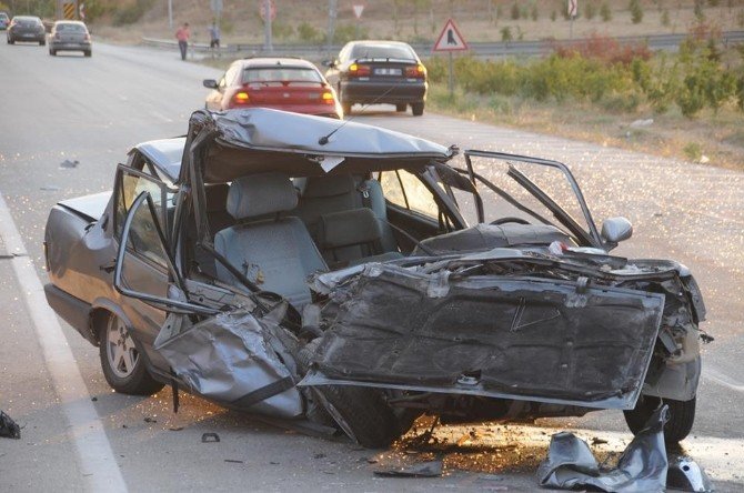 Hurdaya Dönen Otomobilden Sağ Çıktı