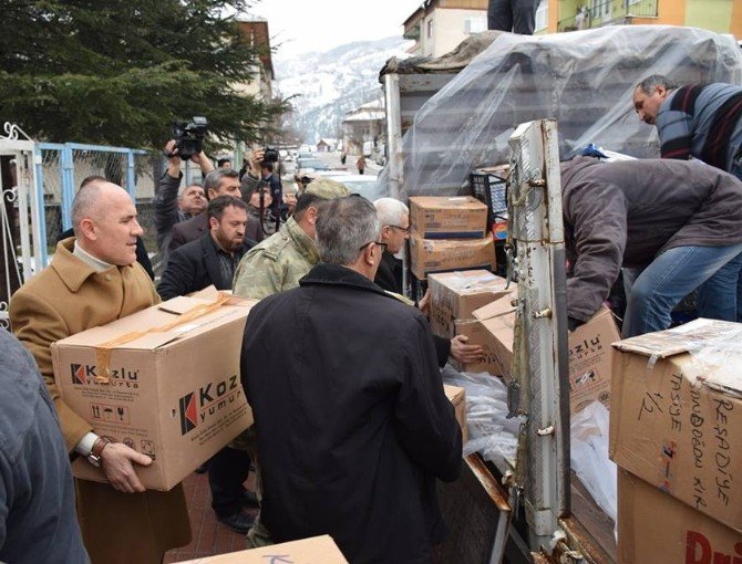 Tokat’tan Şırnak’taki Güvenlik Güçlerine Bir Kamyon “Yöresel Kumanya”