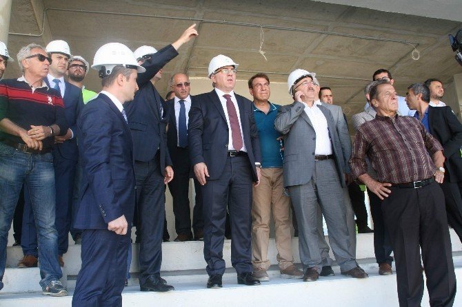 Toki Başkanı Turan, Akyazı Spor Kompleksinde İncelemelerde Bulundu
