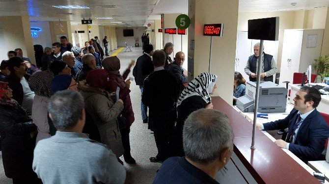 Taksitle Ev Almak İsteyen Emekliler Sgk’ya Akın Ediyor
