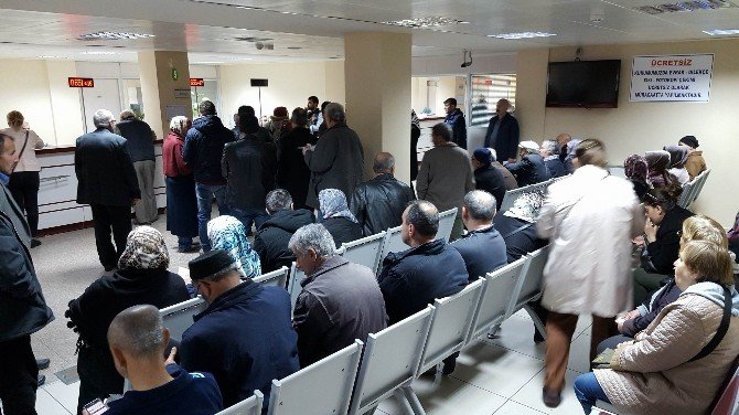Taksitle Ev Almak İsteyen Emekliler Sgk’ya Akın Ediyor