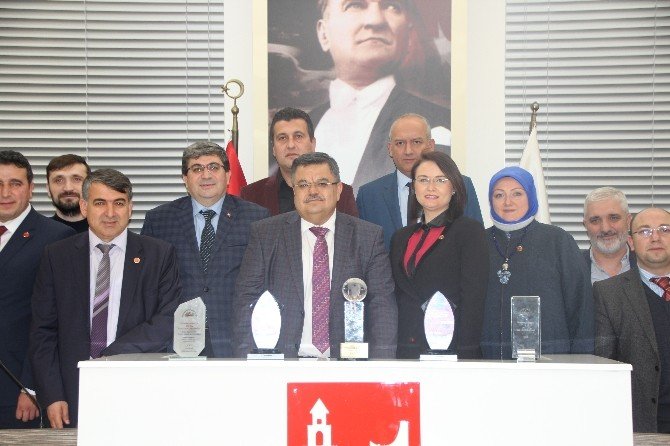 Chp’li Meclis Üyelerden Ak Partili Başkan Yağcı’ya Teşekkür