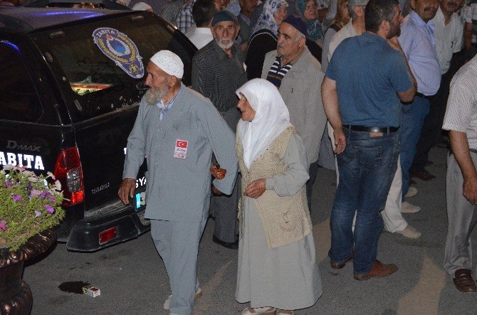Tosya’da İlk Hac Kafilesi Dualarla Uğurlandı