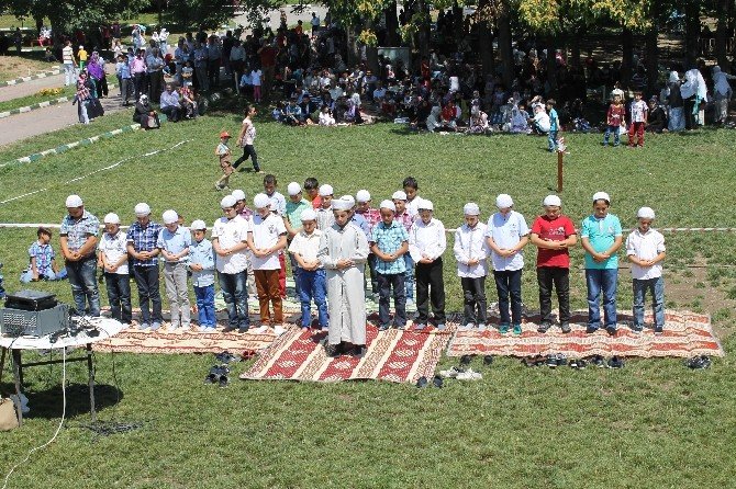 Tosya’da 1100 Kuran Kursu Öğrencisi Şenlik Yaptı