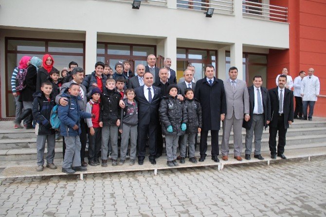 Vali Günaydın, Tosya’da Okullarına Ödenek Sözü Verdi