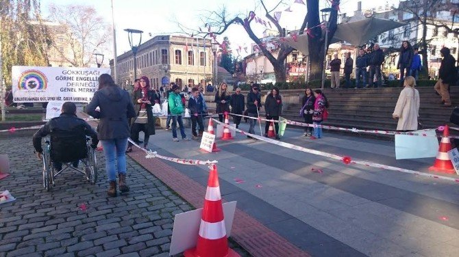 Sokaktan Geçenleri Teste Tabi Tuttular