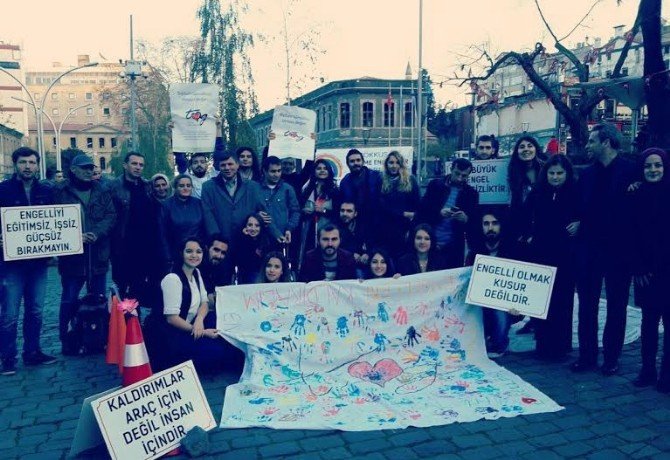 Sokaktan Geçenleri Teste Tabi Tuttular