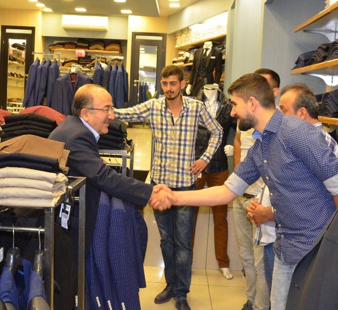 Başkan Gümrükçüoğlu Uzunsokak’ta Oy İstedi