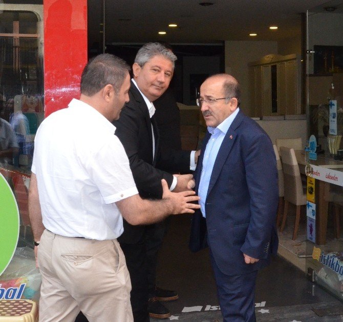 Başkan Gümrükçüoğlu Uzunsokak’ta Oy İstedi