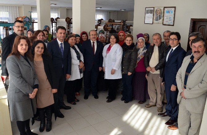 Başkan Gümrükçüoğlu, Kadınlarla Feretiko Dokudu