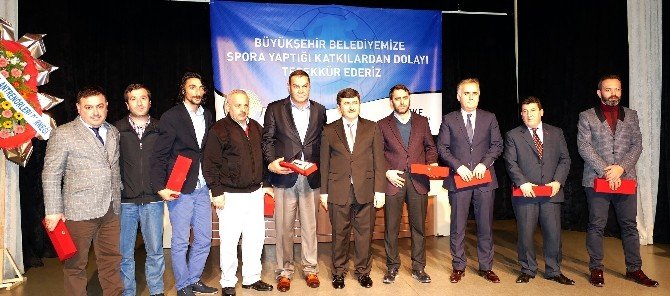 Trabzon Büyükşehir Belediyesi, Başarılı Sporcu Ve Kulüpleri Ödüllendirdi