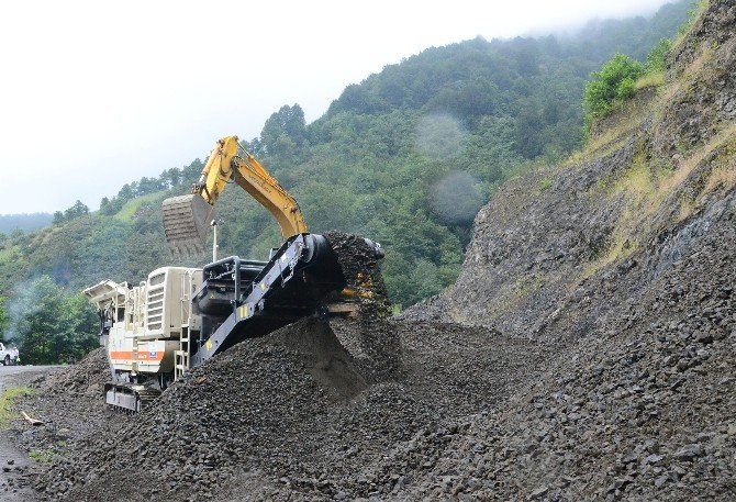 Trabzon’da Yolların Bakımı İçin Seyyar Konkasör Kuruldu