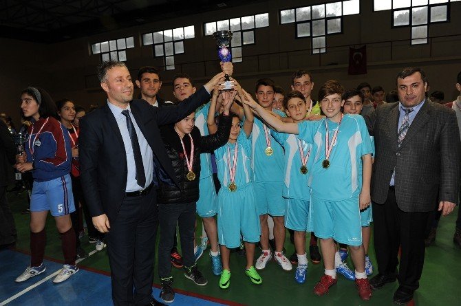 Trabzon Futsal Yıldız Erkekler Ve Kızlar Müsabakaları Sona Erdi