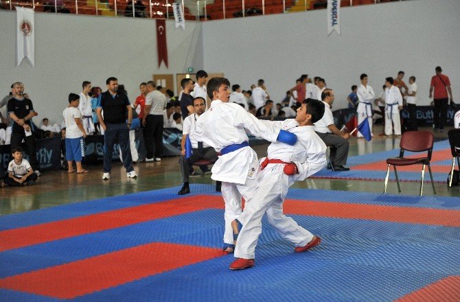 Karadeniz Ve Hazar Ülkeleri Karate Şampiyonası Sona Erdi