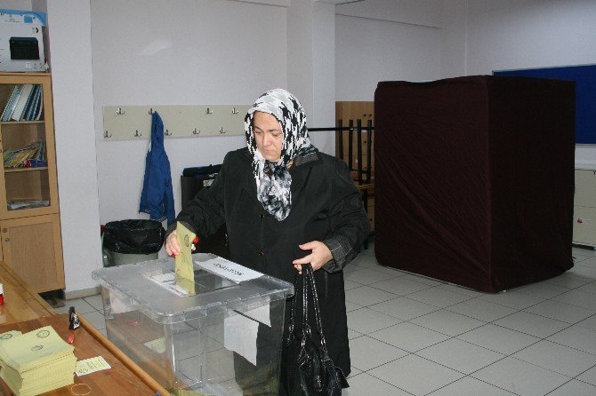 Trabzon’da Oy Verme İşlemi Başladı