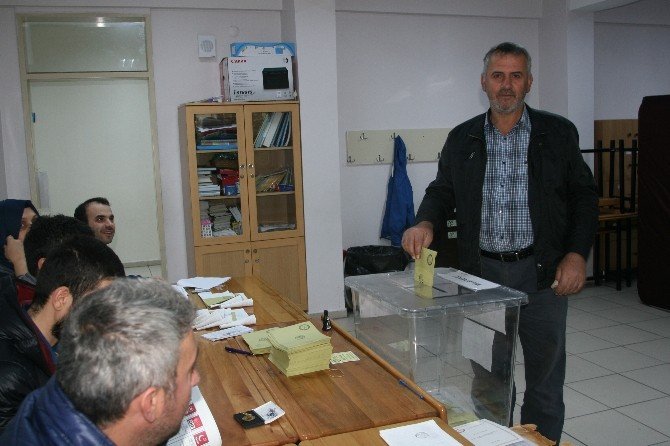 Trabzon’da Oy Verme İşlemi Başladı