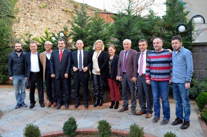 Usta: "Sandıklardan Bayrakları Tekrar Çıkartacağız"