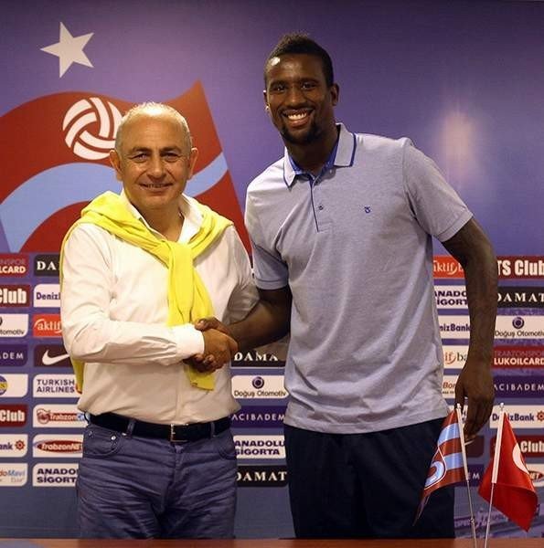 Trabzonspor Douglas Franco Teixeira İle 3 Yıllık Sözleşme İmzaladı.