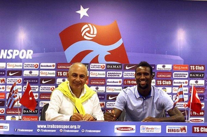 Trabzonspor Douglas Franco Teixeira İle 3 Yıllık Sözleşme İmzaladı.