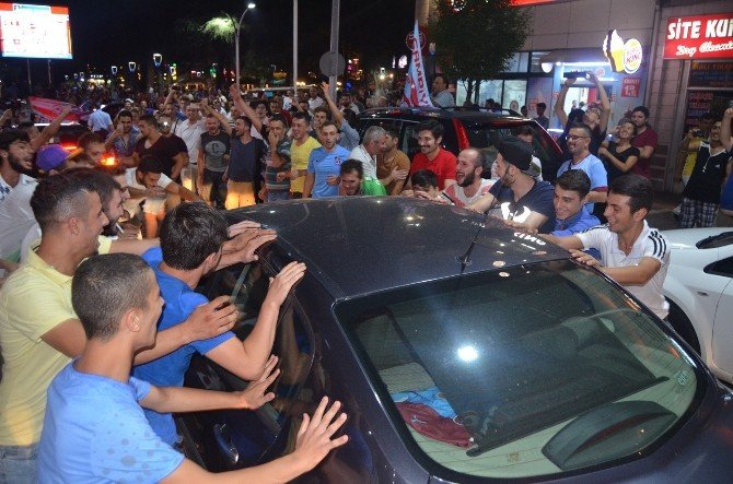Trabzonspor’un Galibiyet Sevinci Sokaklara Taştı
