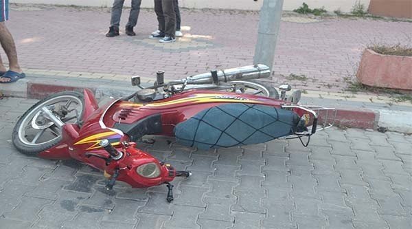 Bilecik’te Otomobil Ve Motosiklet Çarpıştı 1 Yaralı