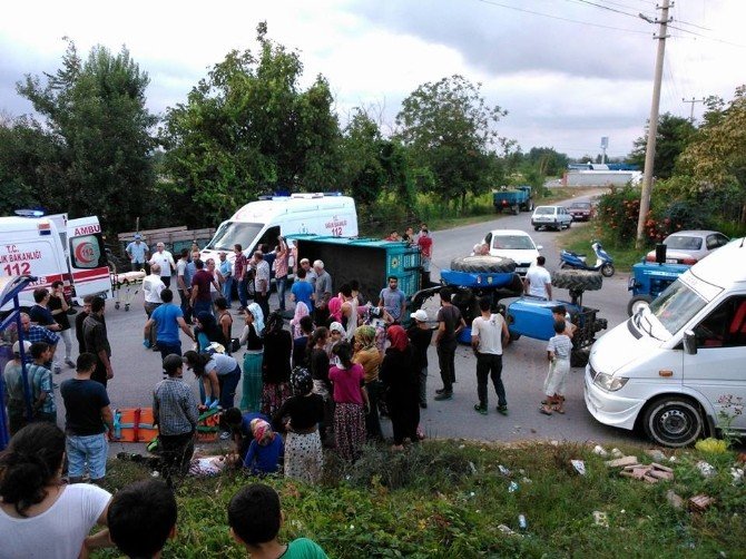 Sakarya’da Mevsimlik Fındık İşçilerini Taşıyan Traktör Devrildi: 3 Yaralı