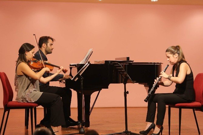 Trio Tını Konseri Büyüledi