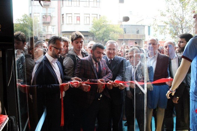 Okay Yokuşlu Sakarya’da Ts Club’ın Açılışına Katıldı