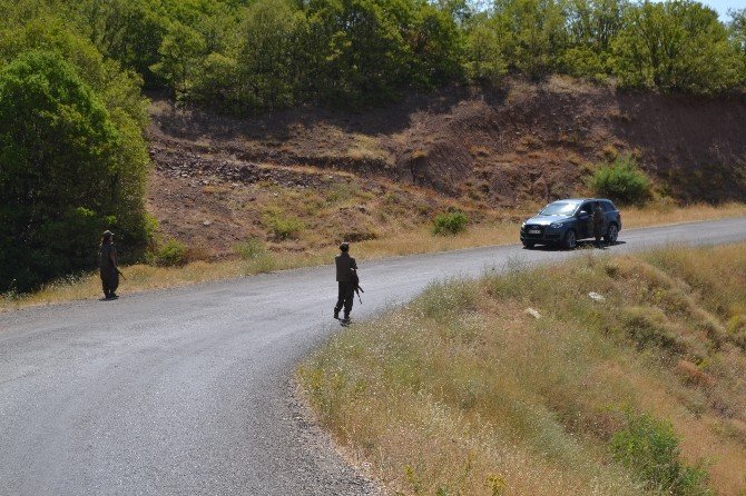 Tunceli’de Pkk Ve Tikko Birlikte Yol Kesti