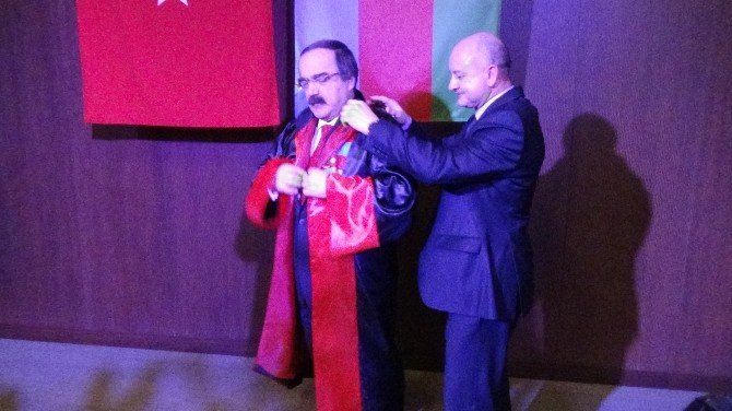 Sakarya Valisi Hüseyin Avni Coş’a Fahri Doktora Belgesi Verildi