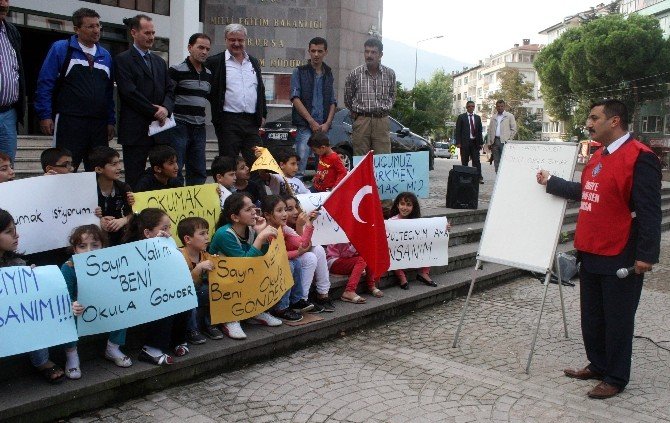 Türk Eğitim-sen Türkmen Mültecilere Ders Verdi