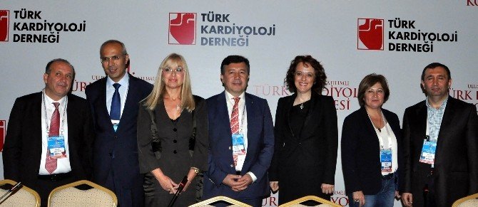 Türk Halkı Genç Yaşta Kalp Krizi Geçiriyor