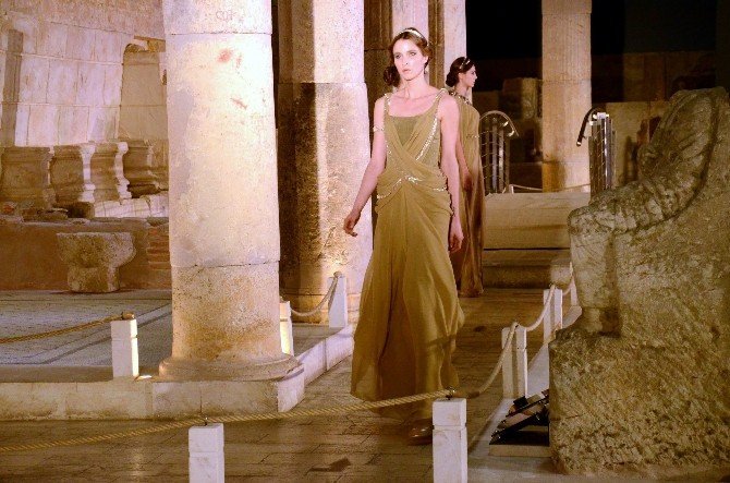 Dışişleri Bakanı Çavuşoğlu, Zeugma Müzesi’nde Defile İzledi