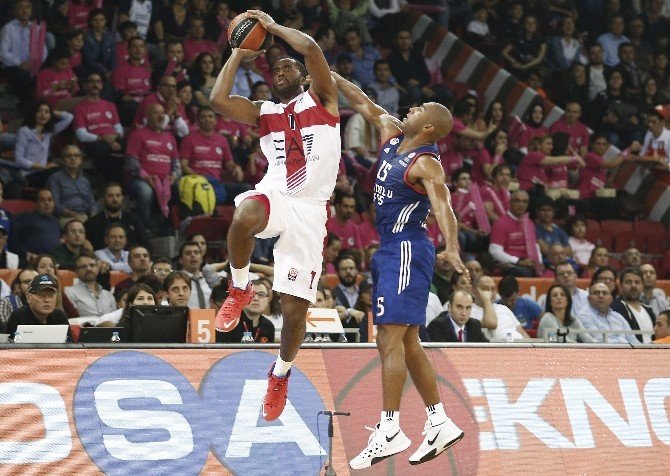 Anadolu Efes’ten 2’de 2