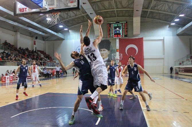 Yalova Group Belediyespor Rövanşı Aldı