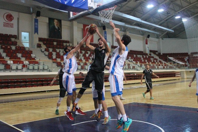 Yalova Belediyespor, Konya Selçuklu Belediyesi’ni Devirdi