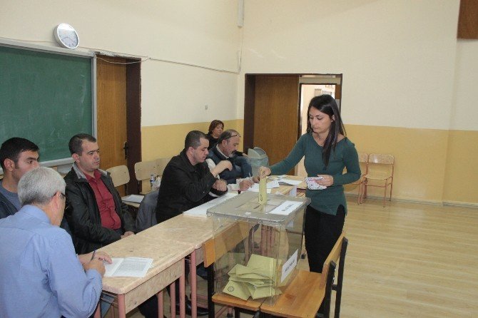 Bursa’da Oy Verme İşlemi Başladı