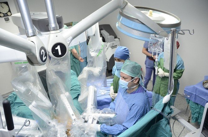 ’Da Vinci Robotu’ Ankara Üniversitesi’nde Göreve Başladı