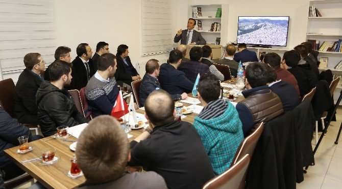 Genç: “Şehirlerin Doktoru Belediye Başkanlarıdır”