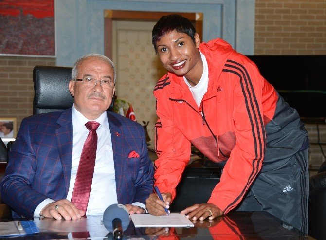 Atlanta Dream’in Yıldız Oyuncusu Angel Mccoughtry Mersin Büyükşehir’de