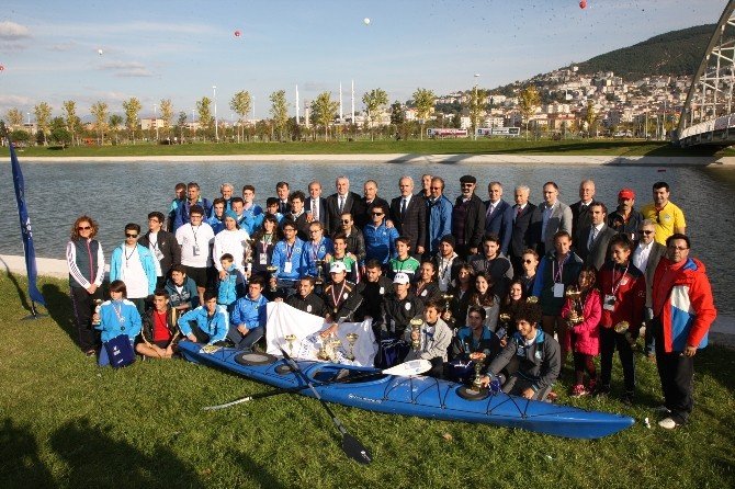 Hüdavendigar Parkı Kano Yarışlarıyla Renklendi