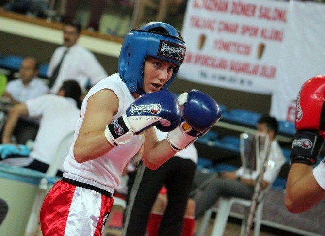 Isparta’da Kıck Boks Şöleni