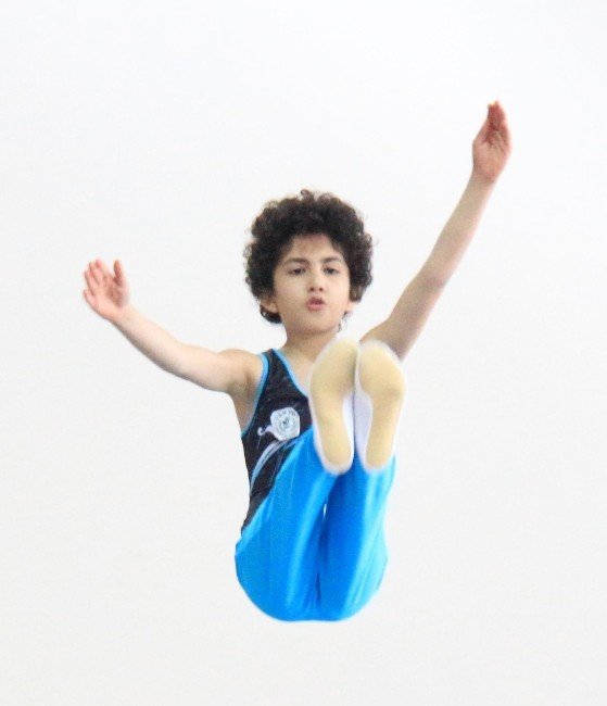 Kulüplerarası Trampolin Cimnastik Şampiyonası Başladı