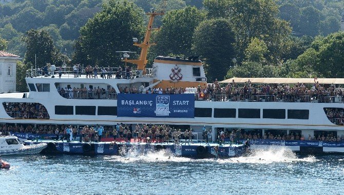 Boğaz’da Yüzücüler Kıyasıya Yarıştı