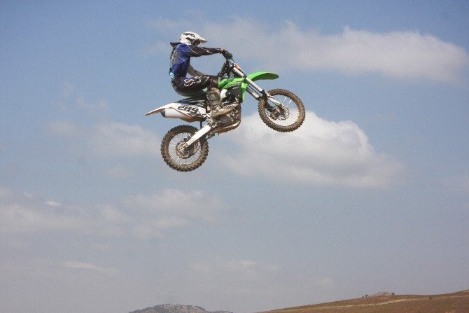 Motokros Türkiye Şampiyonası Nefesleri Kesti