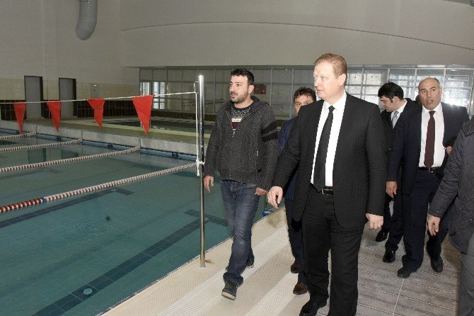 Gümüşhane Kapalı Yüzme Havuzu Gün Sayıyor
