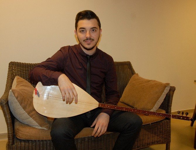 Eskişehir’de Bağlama Resitali İzleyenleri Büyüledi
